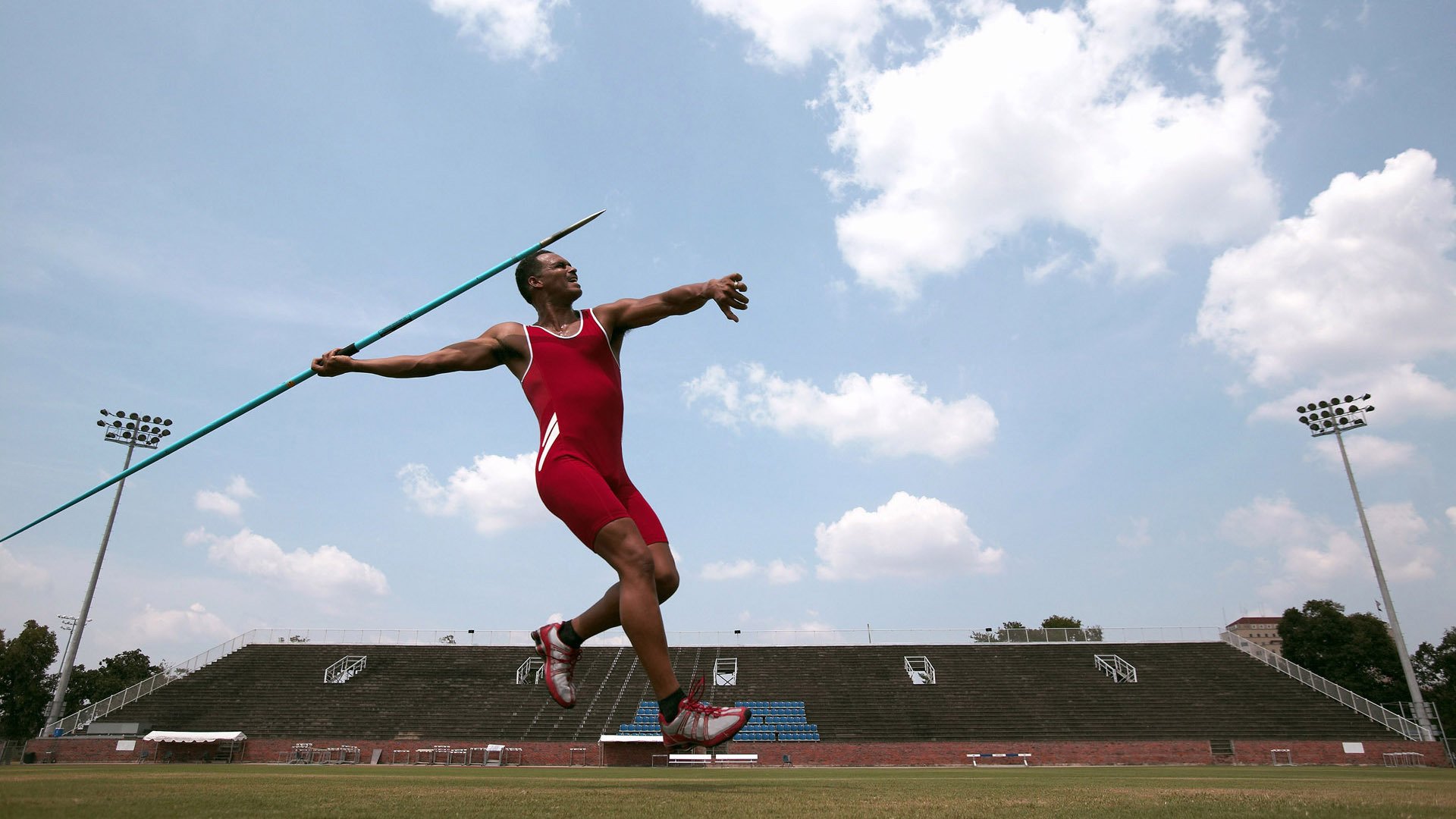 广州恒大处于领先地位，对未来场地表示担忧，广州恒大还在吗